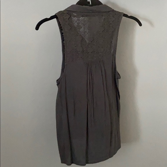 Women’s Button Down Tank 👚 - Picture 2 of 4